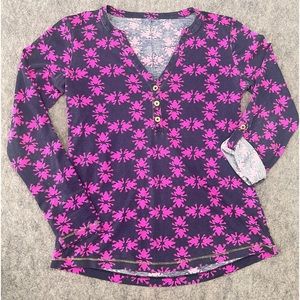 LILLY PULITZER Janelle Top Womens XS Get Hoppy Roll Tab Preppy Resort Tee Pink